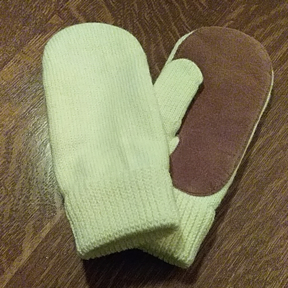 3M Thinsulate Accessories - Isotoner Thinsulate Cream Knit & Tan Mittens